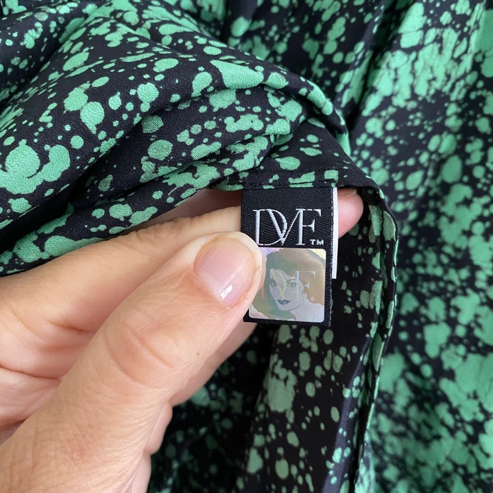 Diane von Fürstenberg Silk Blouse Puff Sleeve Green Splatter Print size Small - Picture 13 of 13